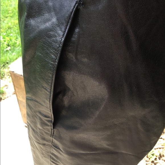 Sexy pair of high waisted leather pants - Picture 6 of 9